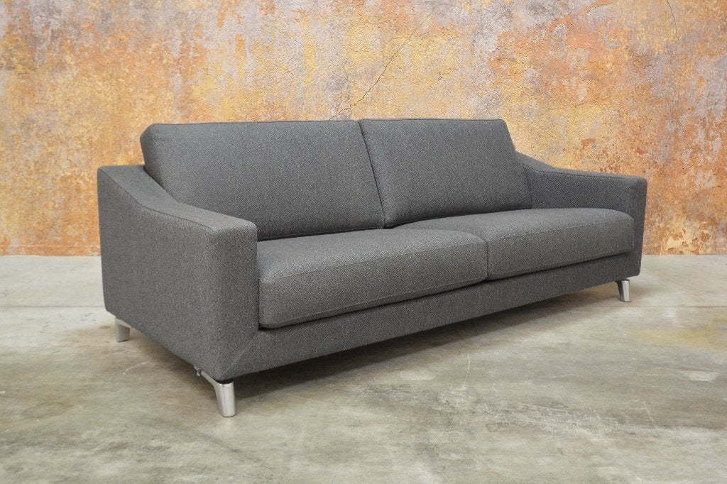ZGAN! grijze stoffen Leolux Antonia designbank 2 beschikbaar, Huis en Inrichting, Leolux, Leolux, Driepersoons, 75 tot 100 cm