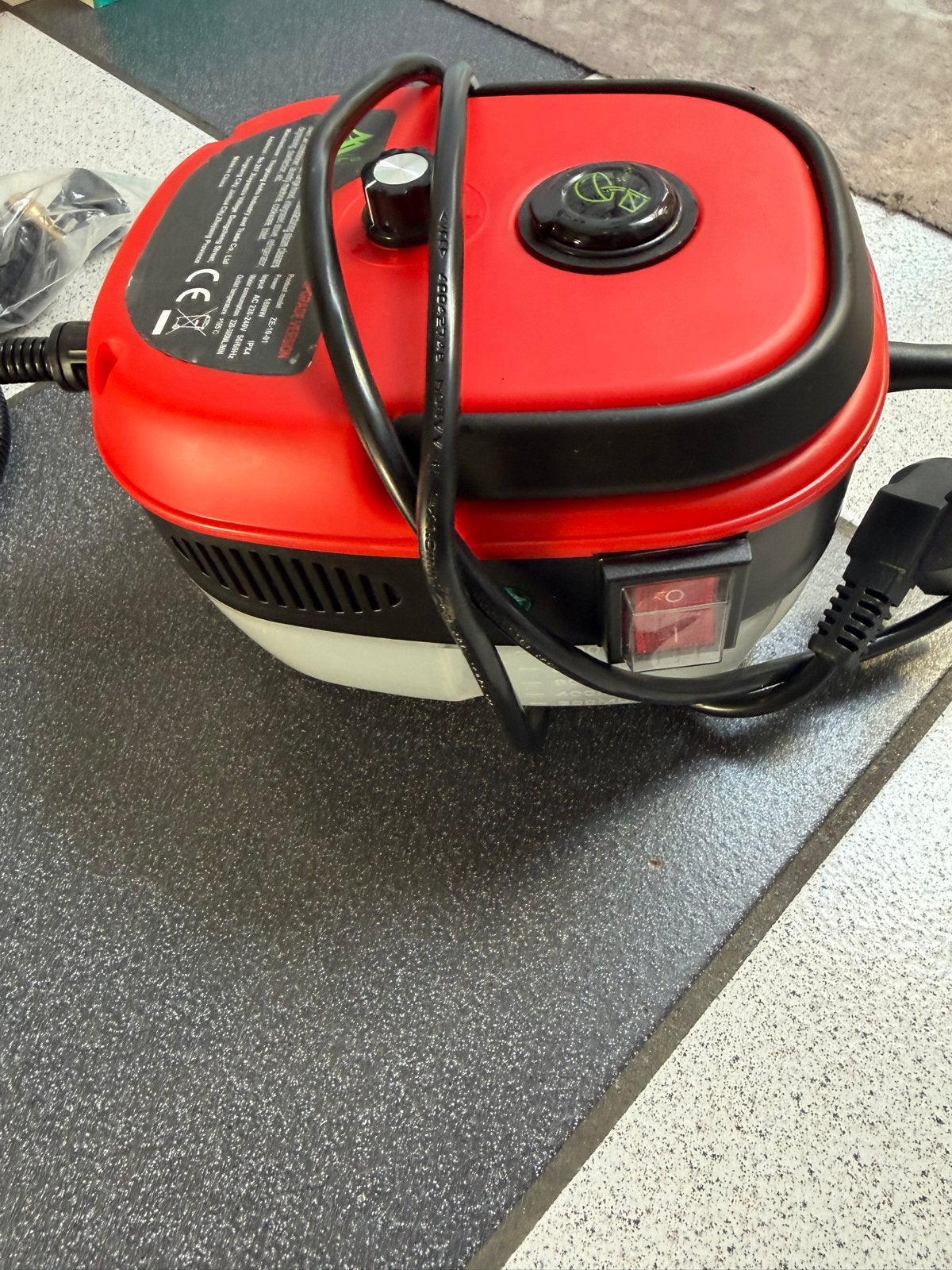 Compacte rode stoomreiniger - Zo goed als nieuw, Witgoed en Apparatuur, Ophalen of Verzenden, Zo goed als nieuw, Stoomreiniger
