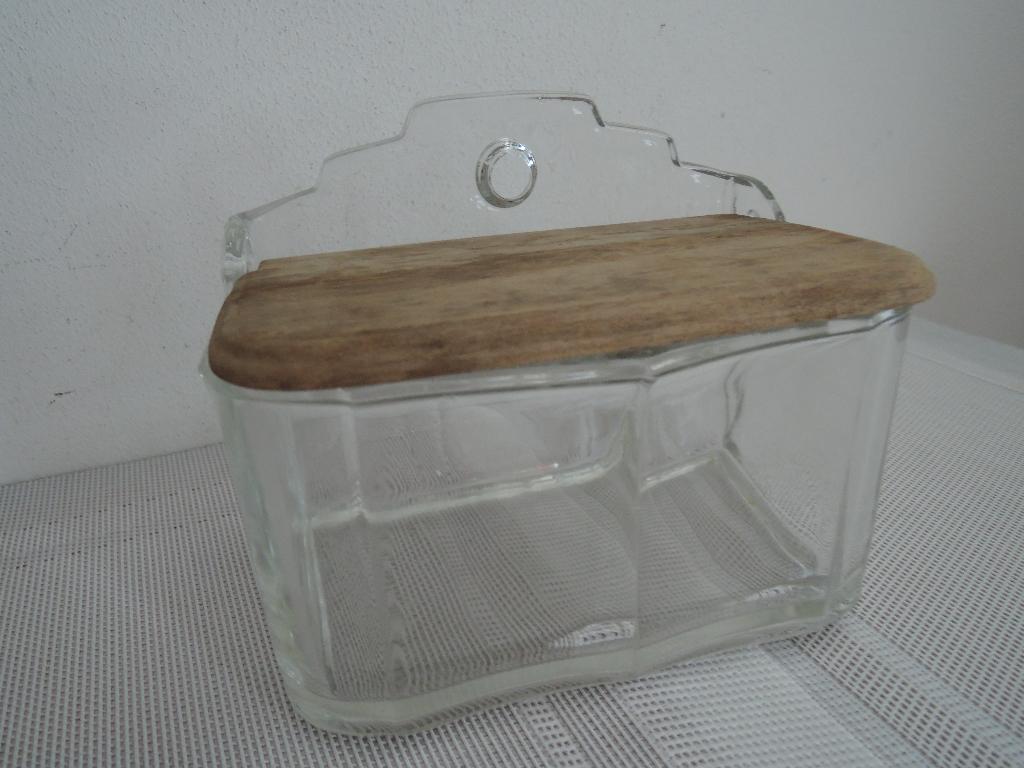 Ouderwetse glazen zoutpot met houten deksel, Ophalen of Verzenden