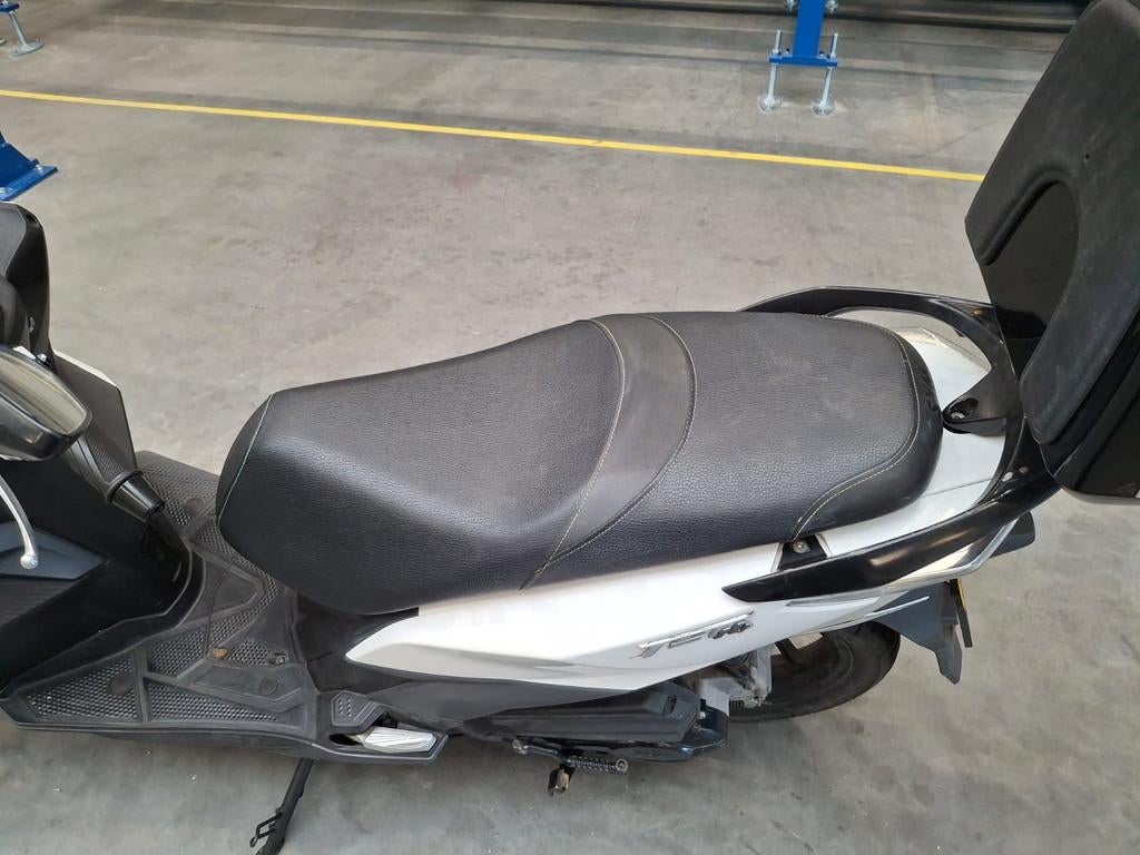 Goed onderhouden scooter met lichte schade, rijdt perfect!, Gebruikt, Overige modellen, Maximaal 45 km/u, Ophalen of Verzenden
