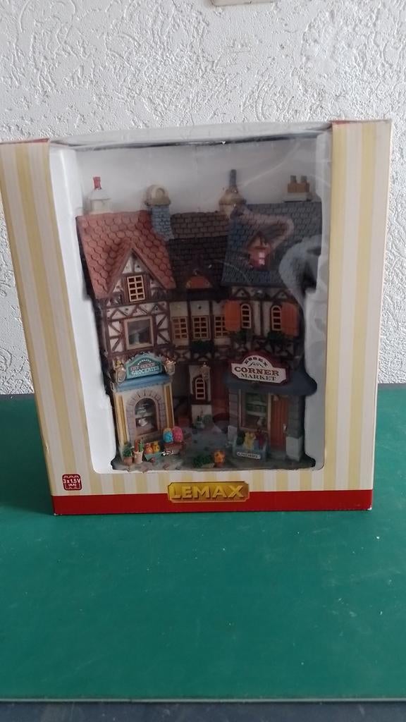 Lemax Facade Essex Corner Market retired 2018, Diversen, Kerst, Ophalen of Verzenden