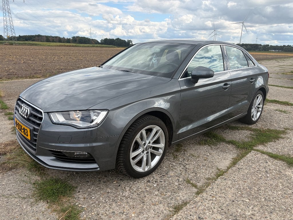 Audi A3 1.8TFSI 132KW Sedan S-tronic 2014 Grijs, Stof, 680 kg, 4 cilinders, 179 pk