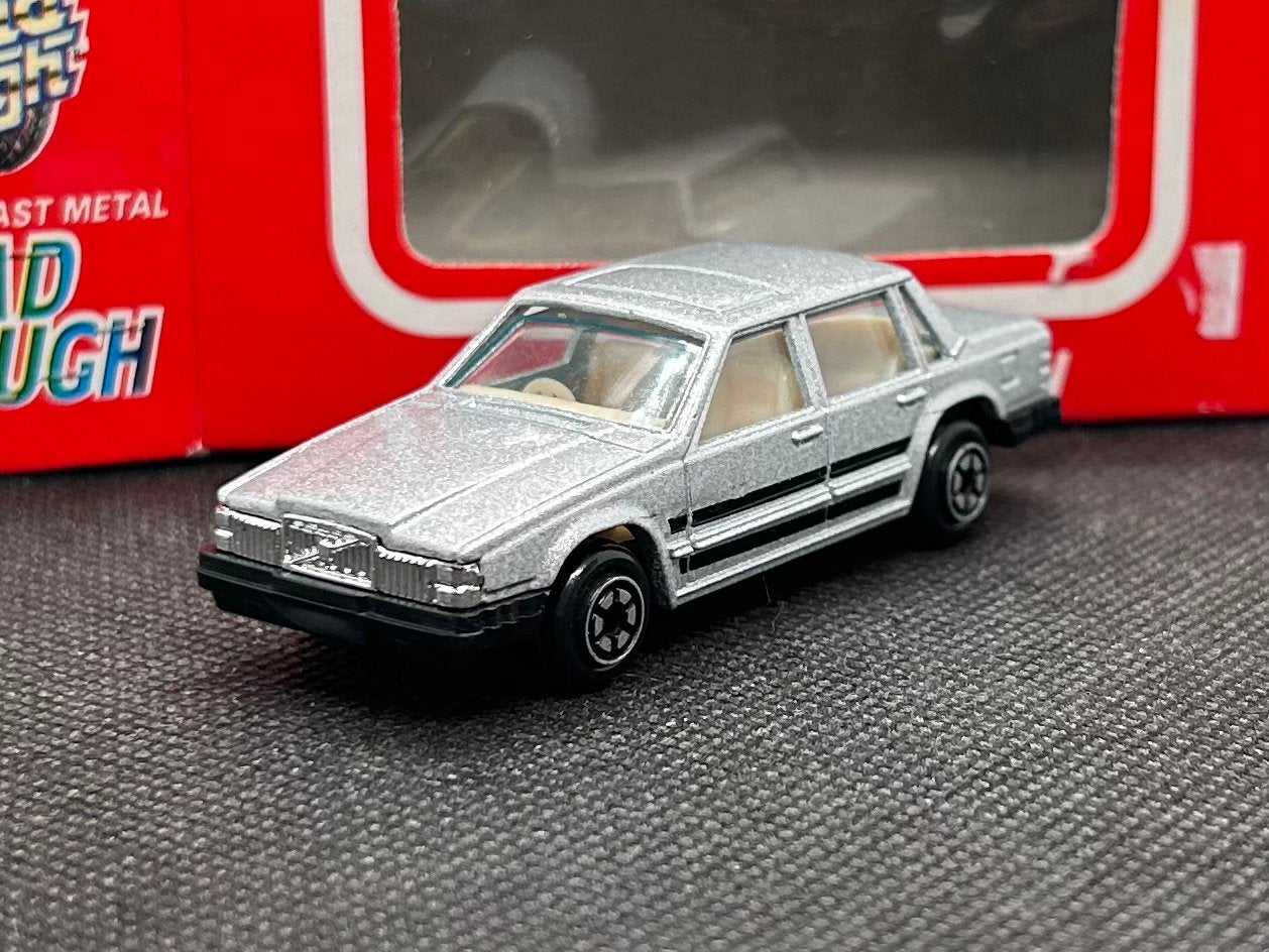 Road Tough Volvo Sedan 1:64 OVP, Verzenden, Zo goed als nieuw, Auto