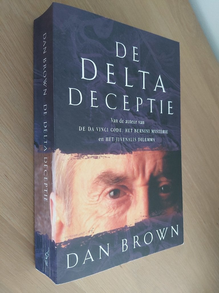 De Delta Deceptie - Dan Brown, Boeken, Ophalen of Verzenden, Zo goed als nieuw, Dan Brown, Amerika
