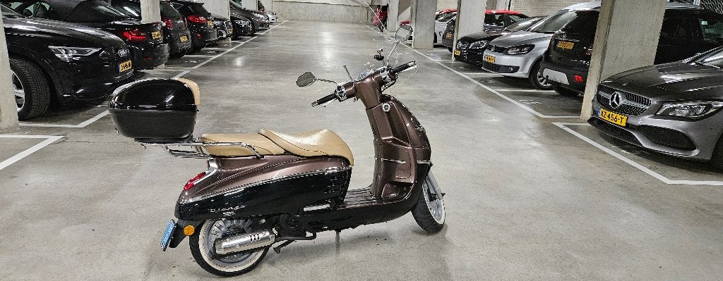 Peugeot Django Scooter - Bruin/Zwart - Zo goed als nieuw, Ophalen, Gebruikt, Overige modellen, Benzine