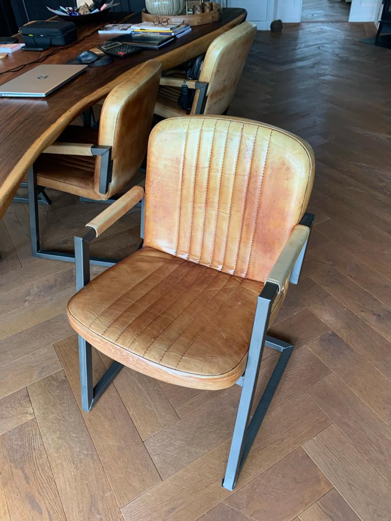 Leren eetkamerstoel met metalen frame (prijs is per stuk), Huis en Inrichting, Ophalen, Bruin, Leer, Zo goed als nieuw
