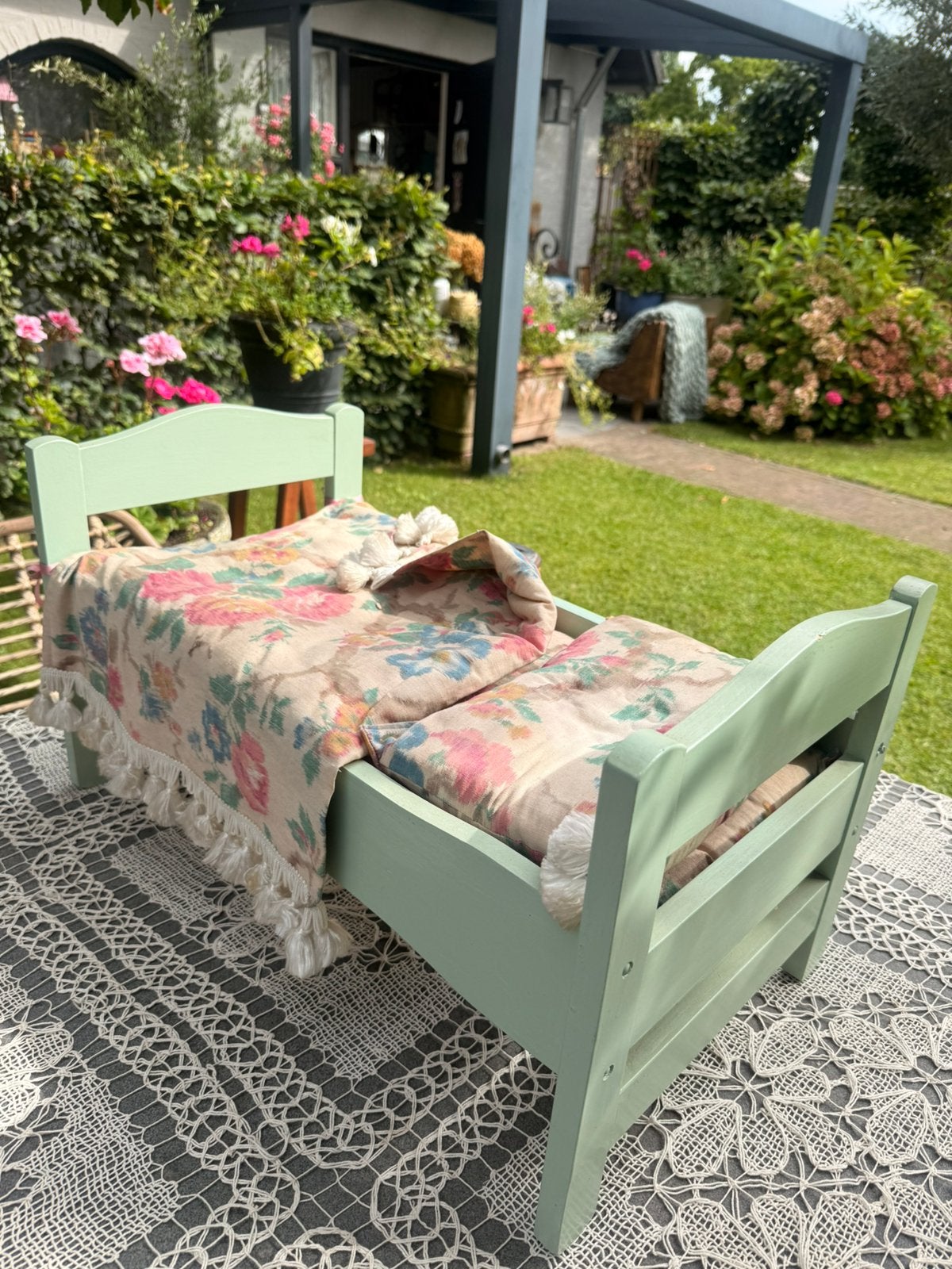 Prachtig VINTAGE POPPENBEDJE. Met linnengoed!, Ophalen of Verzenden