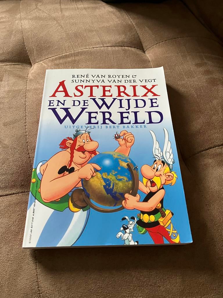 Asterix en de Wijde Wereld - René van Royen & Sunnyva van de, Boeken, Eén stripboek, Ophalen, Zo goed als nieuw