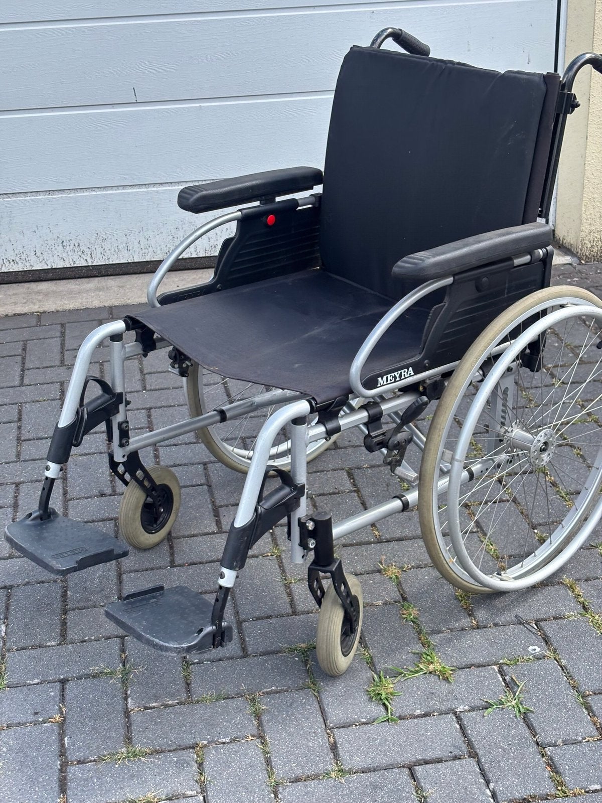 Brede inklapbare Meyra rolstoel , zitbreedte 53 cm., Gebruikt, Meer info ☎️0️⃣6️⃣➖2️⃣0️⃣9️⃣0️⃣1️⃣0️⃣4️⃣0️⃣, Ophalen of Verzenden