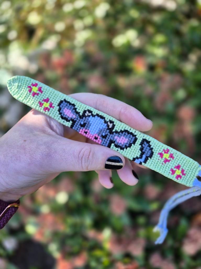 Handgeknoopt Karin Koe armbandje, Overige materialen, Nieuw, Ophalen of Verzenden, Met bedels of kralen