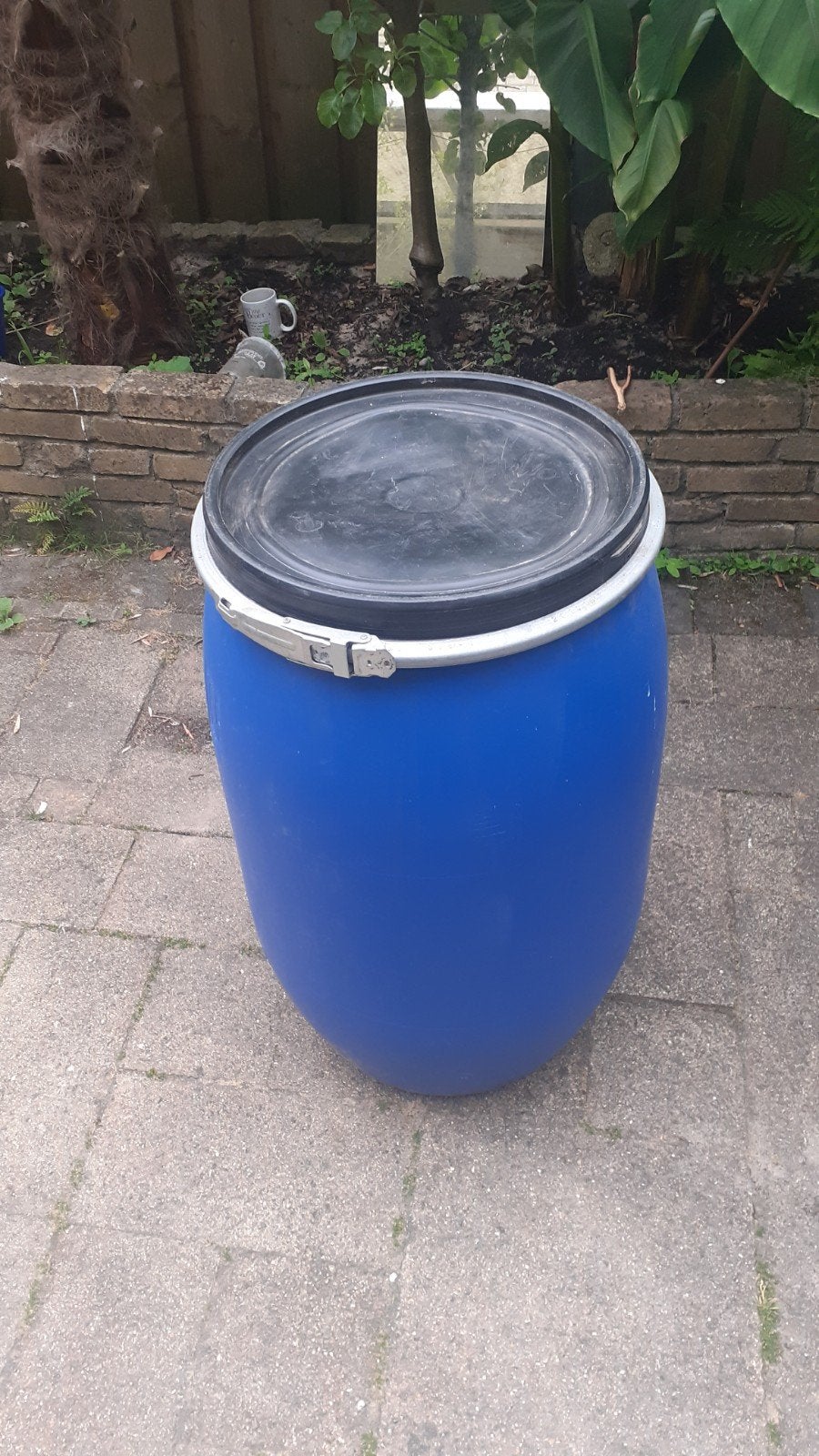 Blauwe regenton met deksel en klemband of vat, 150 liter of meer, Ophalen, Gebruikt, Kunststof