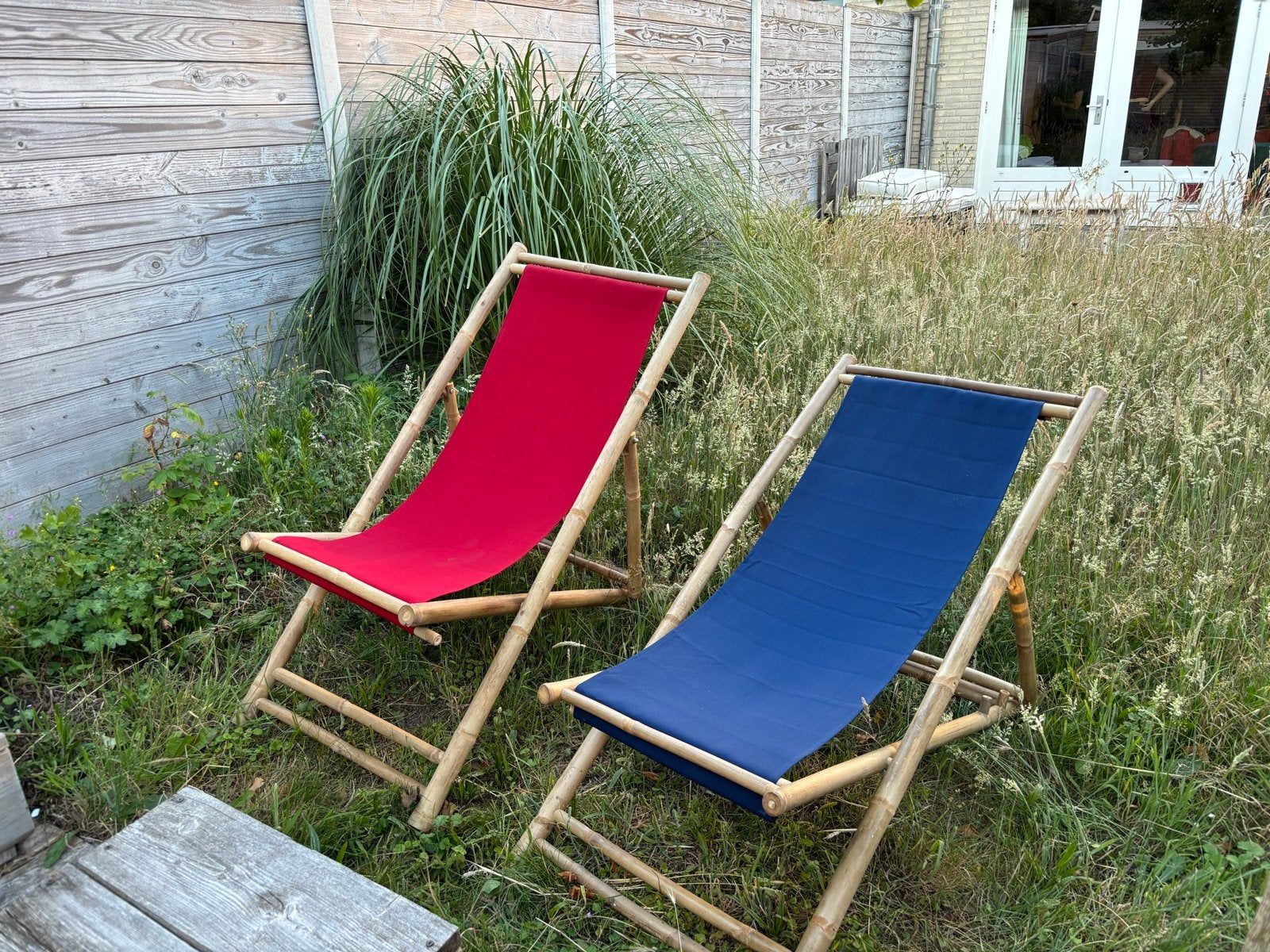 Bamboe strandstoel - rood of blauw, Ophalen of Verzenden, Zo goed als nieuw, Hout, Inklapbaar