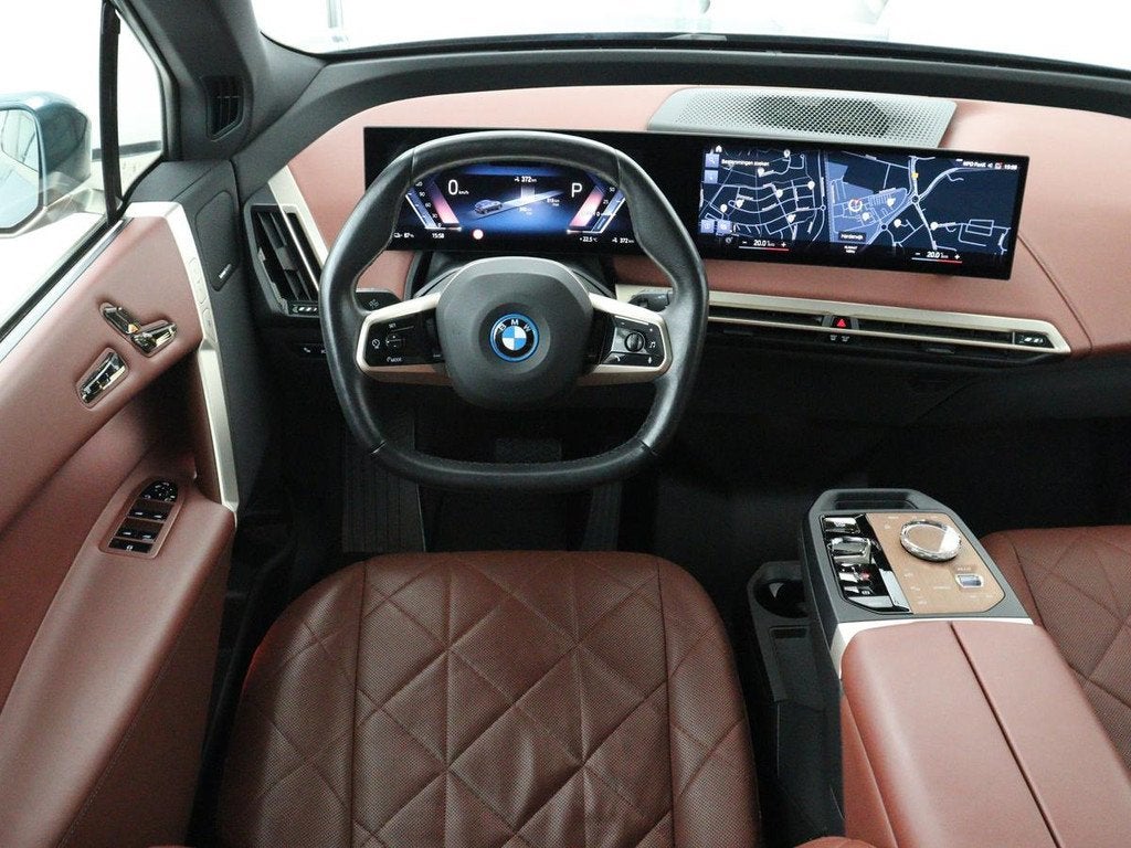 BMW iX xDrive50 M Sport High Executive 112 kWh SOH 96,2% | F, Auto's, BMW, Automaat, 660 min, Parkeerassistent, Gebruikt
