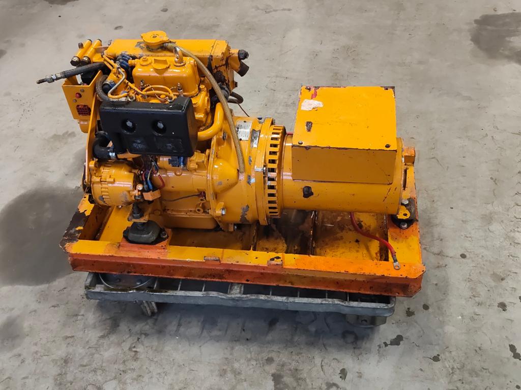Vetus M2.05  7,5 Kva, Ophalen, Gebruikt, Elektrisch startend, Dieselolie