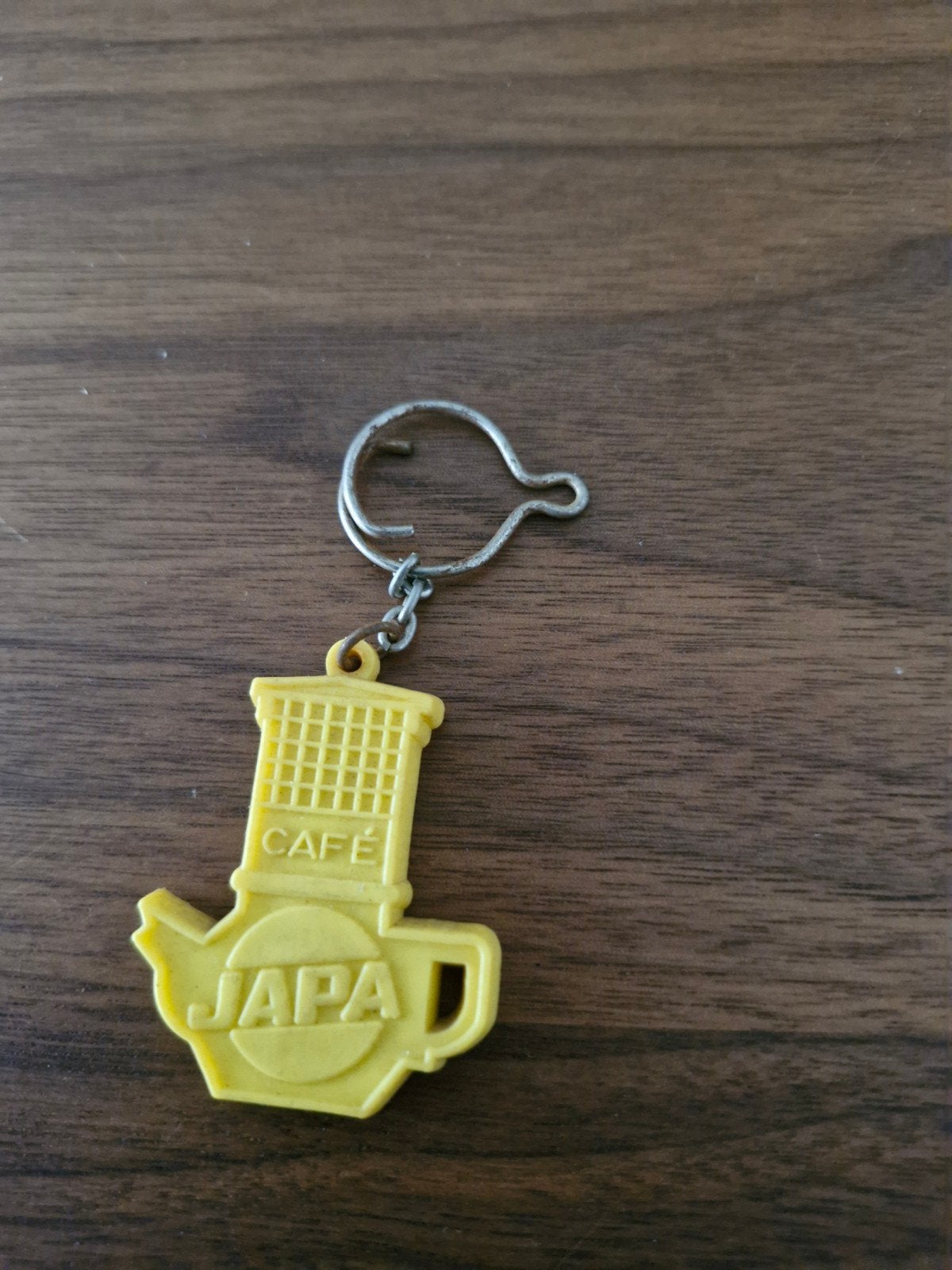 628 Vintage Japa Café sleutelhanger - Gele koffiepot, Ophalen of Verzenden, Gebruikt