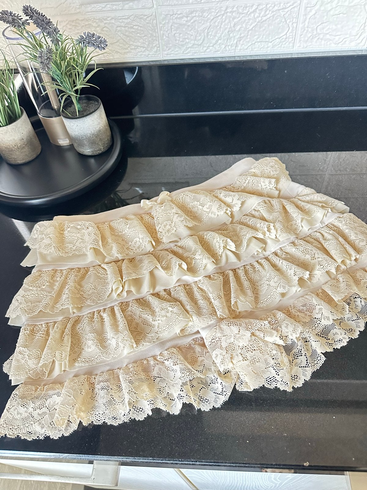 Shein mini rokje met ruches en kant, maat S, Beige, Ophalen of Verzenden, Zo goed als nieuw, Maat 36 (S)