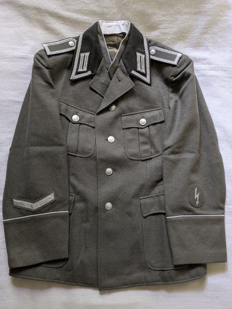 Vroege NVA DDR uniform jas onderofficier Funker Feldbluse, Verzamelen, Militaria | Algemeen, Ophalen of Verzenden, Landmacht, Duitsland