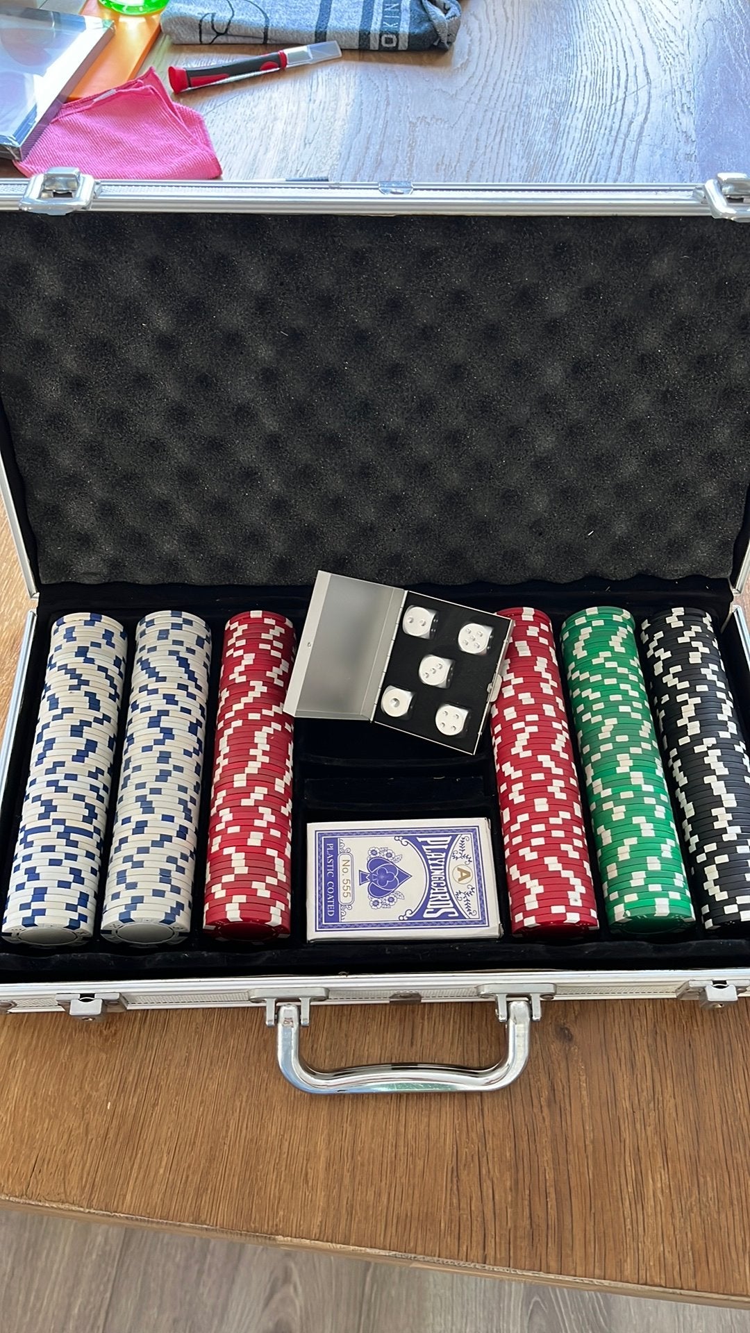 Pokerset 300 fiches, Ophalen of Verzenden, Zo goed als nieuw