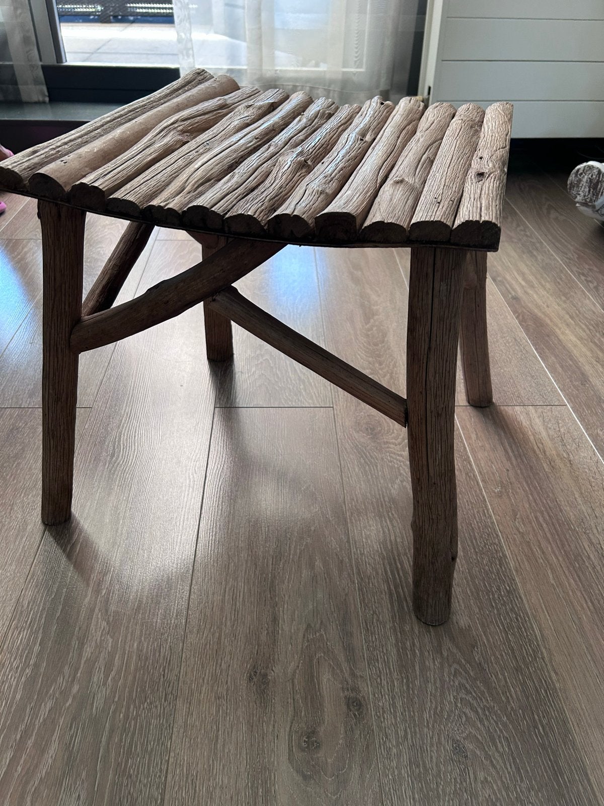 Houten krukje / bijzettafel van robuust hout - 45 cm hoog, Ophalen, Zo goed als nieuw, Hout