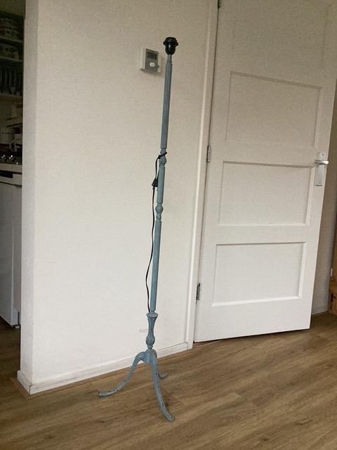 Grote beschilderde metalen lampenvoet, 150cm hoog, Ophalen, Gebruikt, Metaal, 150 tot 200 cm