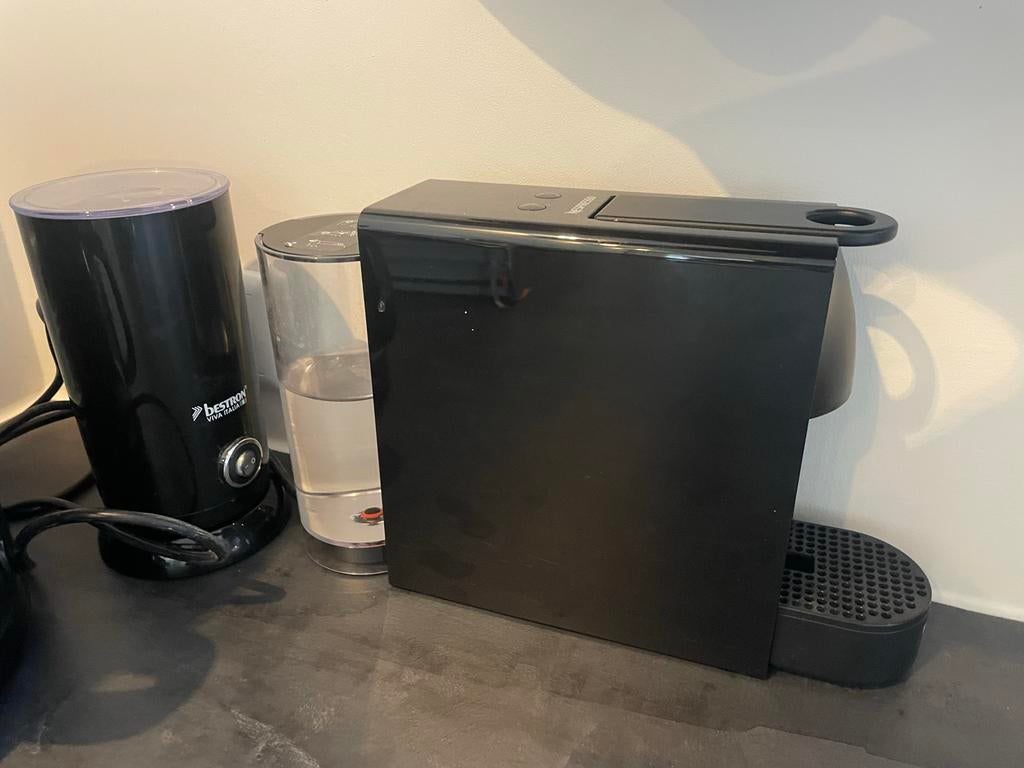 Nespresso Krups koffiemachine met melkopschuimer, Witgoed en Apparatuur, Koffiezetapparaten, Koffiemachine, Ophalen of Verzenden