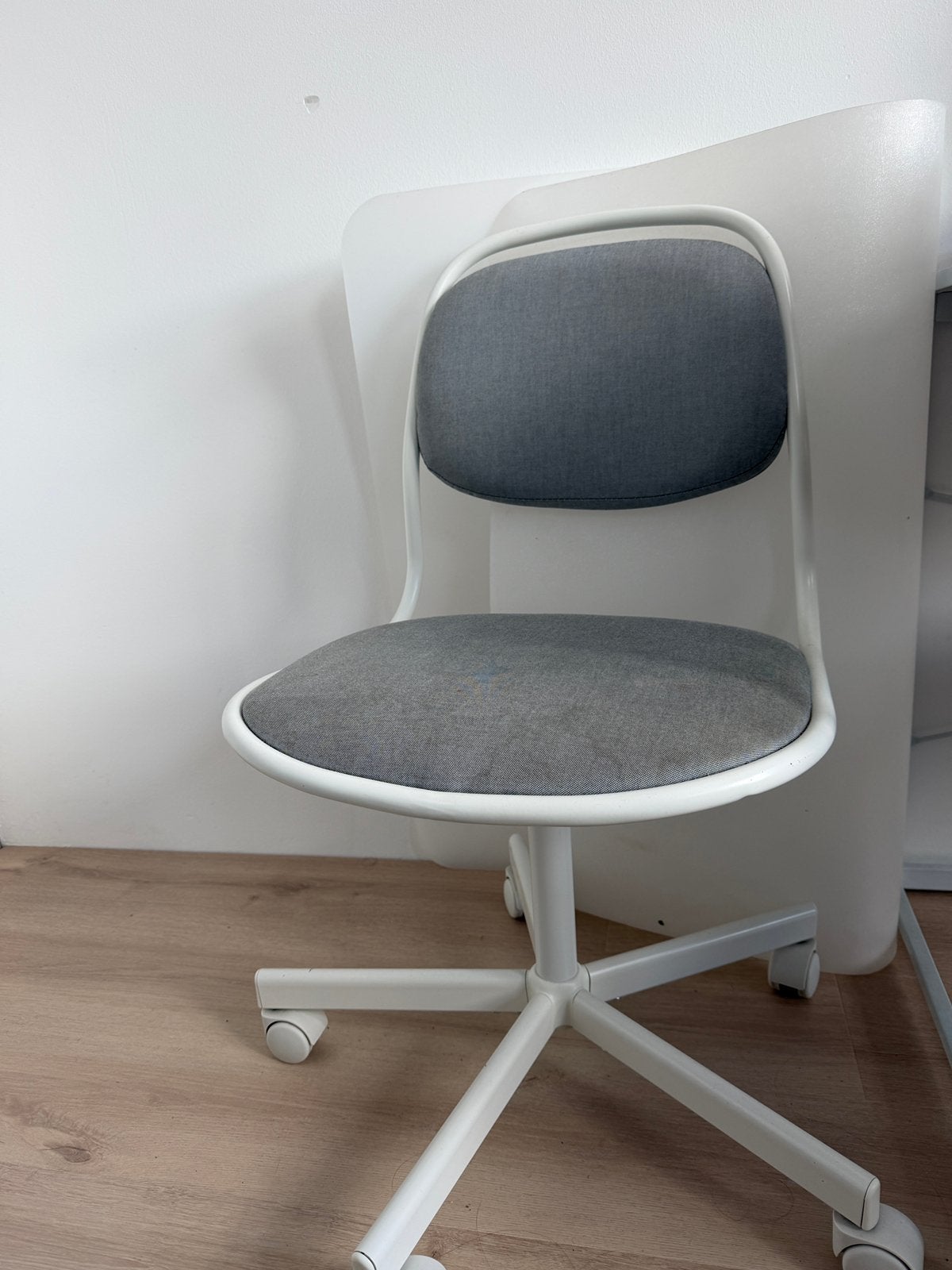 Bureaustoel kind wit/grijs Ikea Orfjäll met vloerbeschermer, Ophalen, Gebruikt, Wit