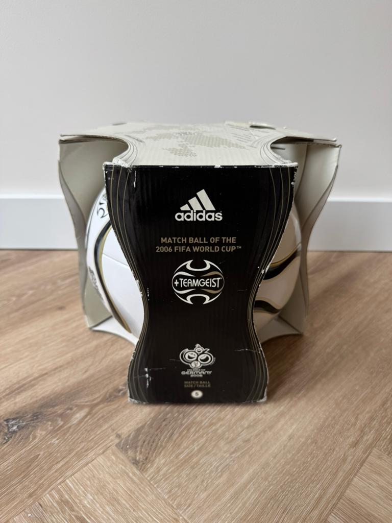 Adidas Teamgeist WK 2006 Match Bal (MB B36005) - in Doos, Sport en Fitness, Voetbal, Zo goed als nieuw, Bal, Maat XL, Verzenden