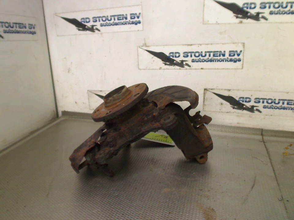 Fusee Rechts Voor Volkswagen Golf V (1K1) (2004-10/2009-02), Gebruikt, Volkswagen, Volkswagen AG, Kundenbetreuung@volkswagen.de