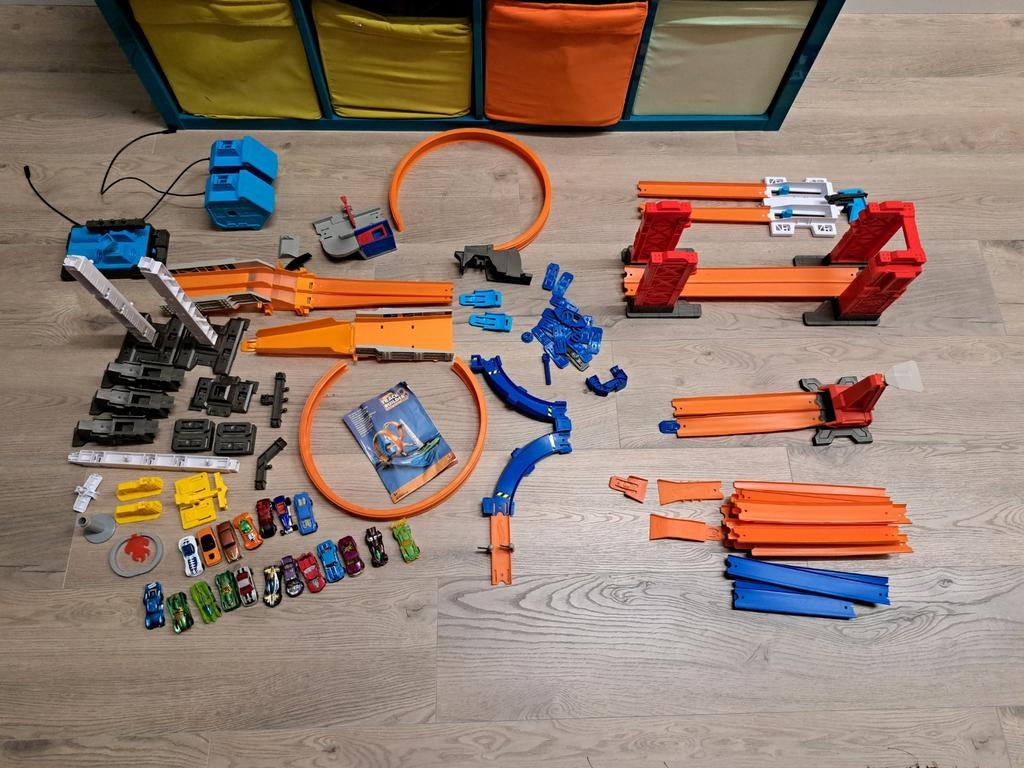 Grote Hot Wheels Track Builder set met veel auto's, Ophalen, Gebruikt