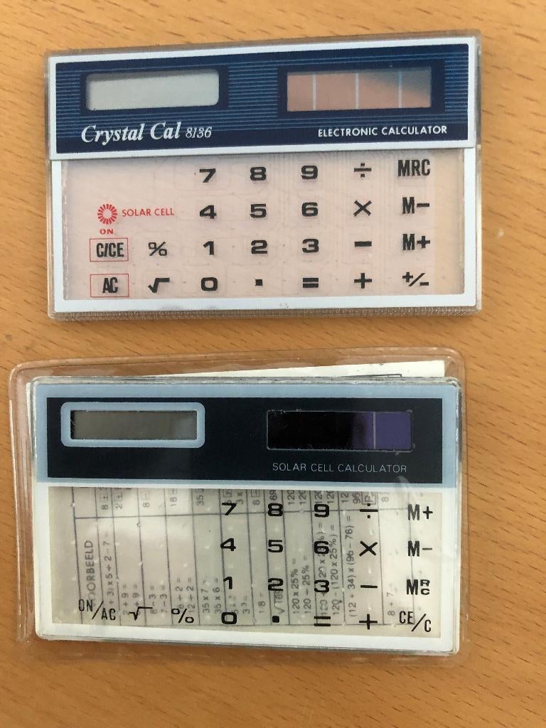 Twee rekenmachinetjes in de vorm van een creditcard., Verzamelen, Ophalen of Verzenden, Overige typen