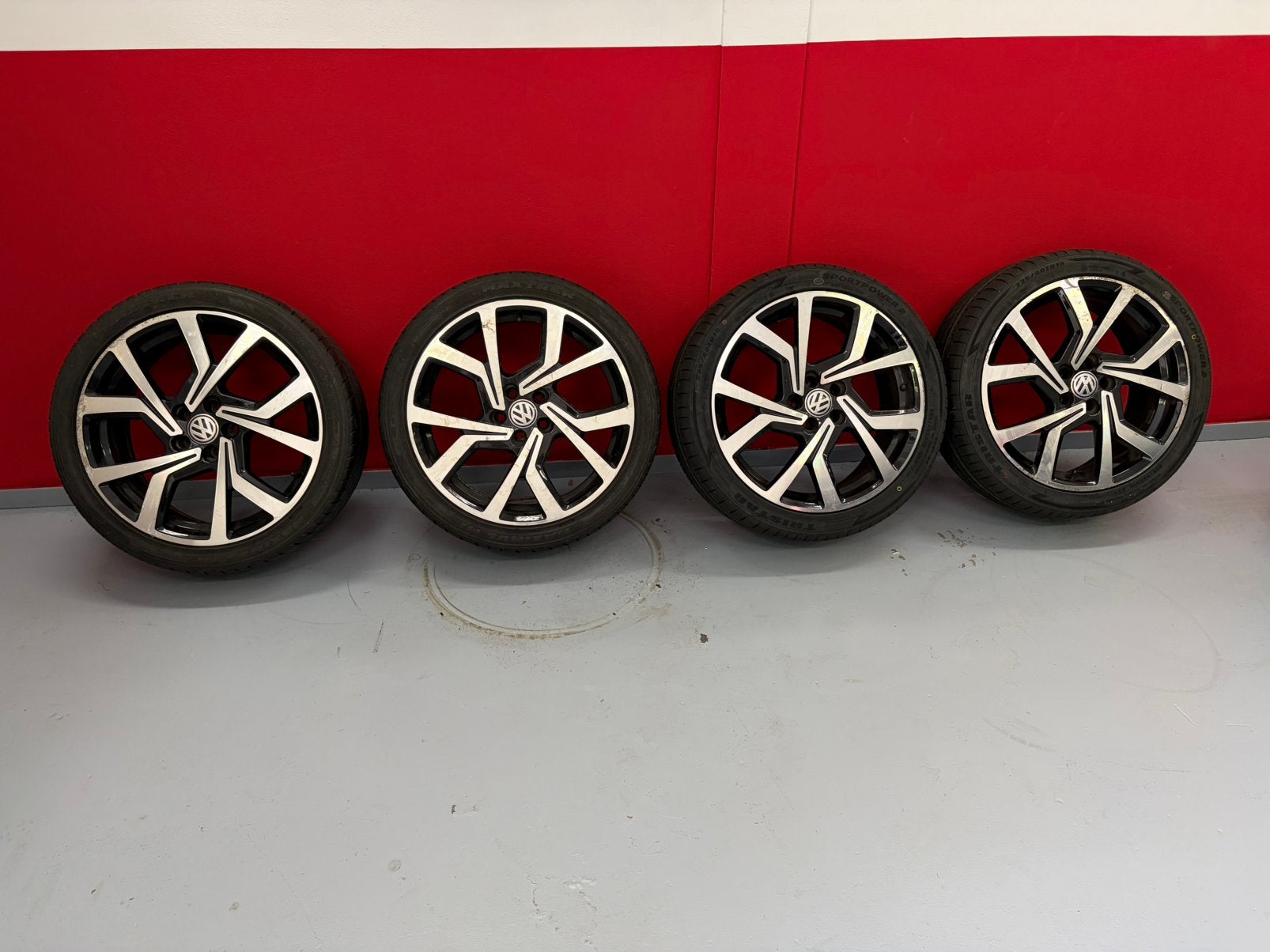 VW POLO GTI VELGEN+ BANDEN 225 40 R18/ 215-55-17 2Banden, Auto-onderdelen, Banden en Velgen, 18 inch, Gebruikt, Banden en Velgen