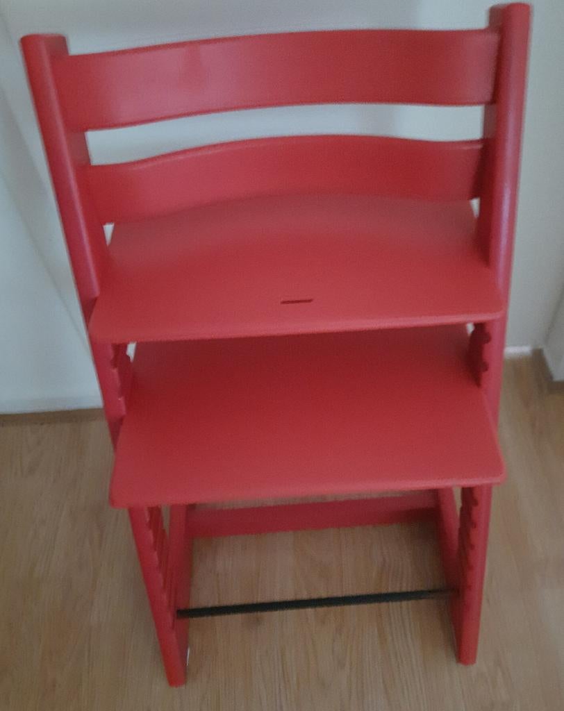 Mooie rode stokke kinderstoel tripp trapp Nieuw model., Kinderen en Baby's, Kinderstoelen, Ophalen, Zo goed als nieuw, Meegroeistoel