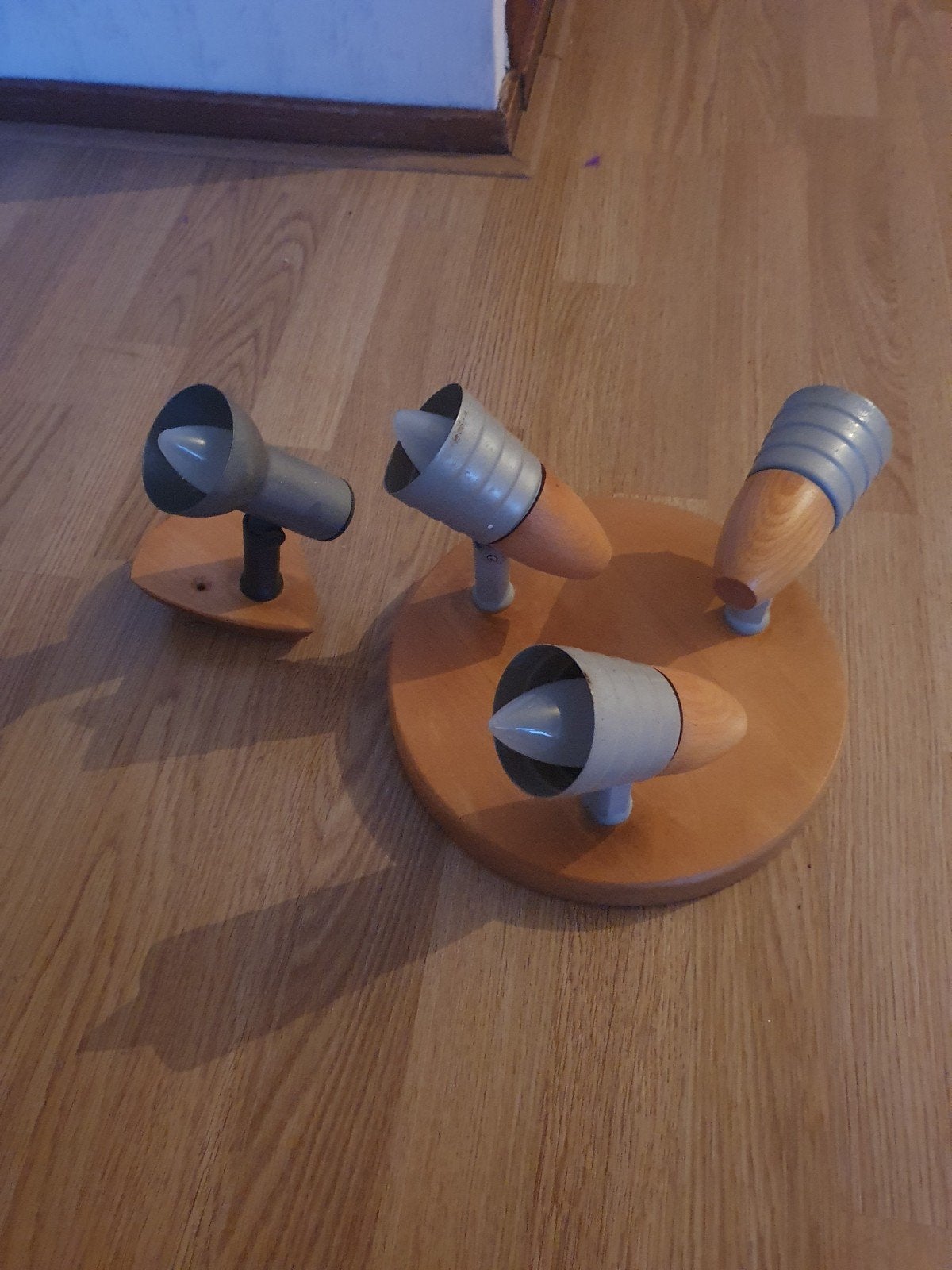 Een 3 spot en een 1 spot lamp, Ophalen