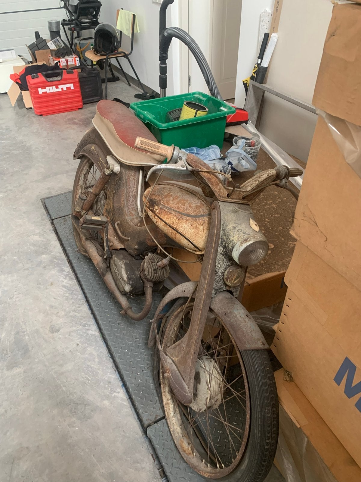 Dkw hummel super  bromfiets - Opknapper/onderdelen, Fietsen en Brommers, Maximaal 45 km/u, 50 cc, 3 versnellingen, Ophalen