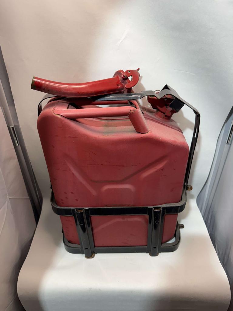Jerrycan 20 liter met houder ROOD, Niet ingevuld, Niet ingevuld, Niet ingevuld