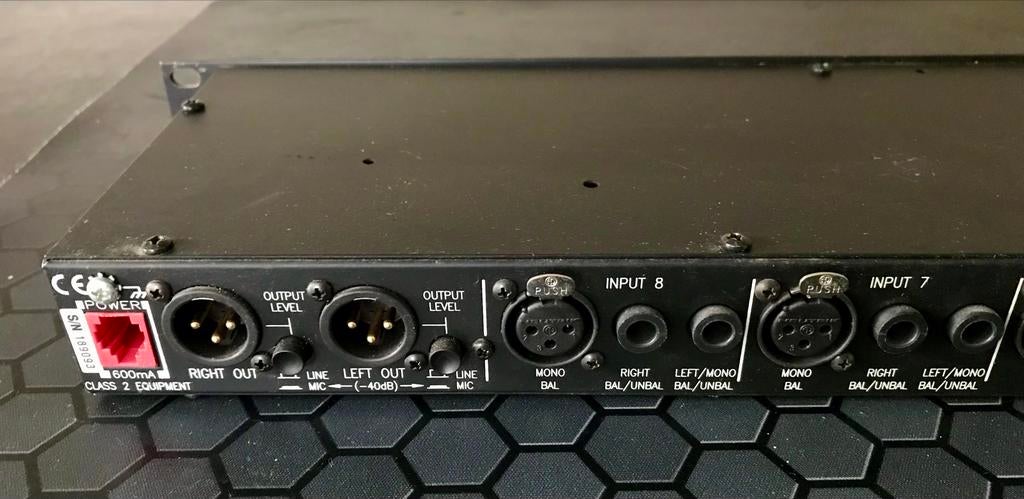 Rane MLM 82 Line Mixer, Ophalen of Verzenden, Gebruikt, 5 tot 10 kanalen, Microfooningang