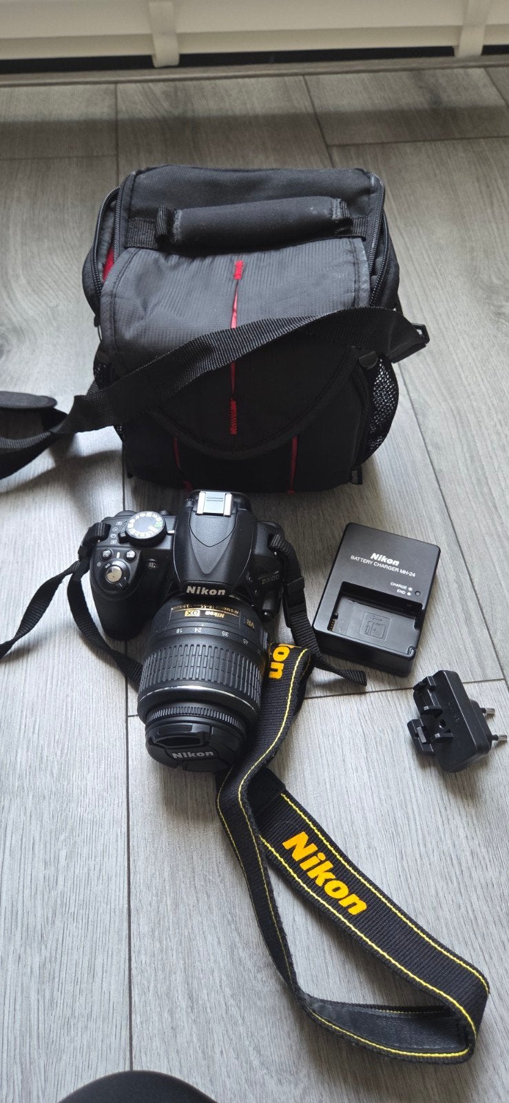 Nikon D3100 Spiegelreflexcamera met 18-55mm lens en tas, Ophalen, Beeldstabilisatie, Spiegelreflex, Zo goed als nieuw