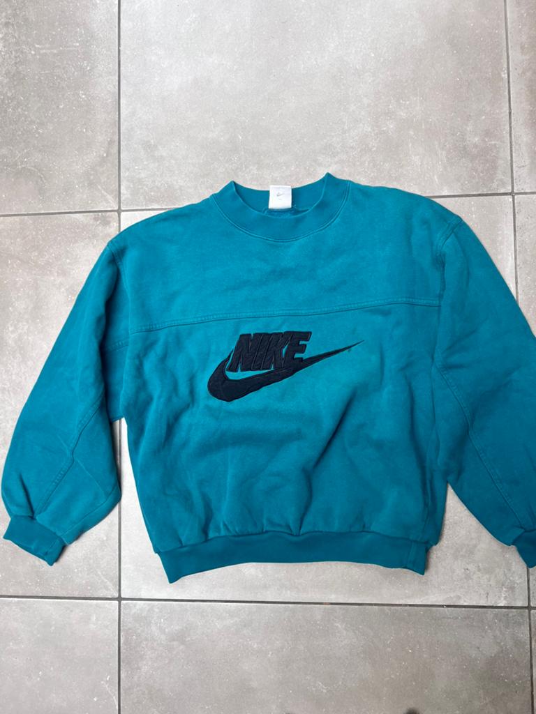 VINTAGE NIKE GROENE SWEATER MET GEBORDUURD OPSHRIFT MAAT M, Ophalen of Verzenden, Gedragen, Maat 48/50 (M), Groen
