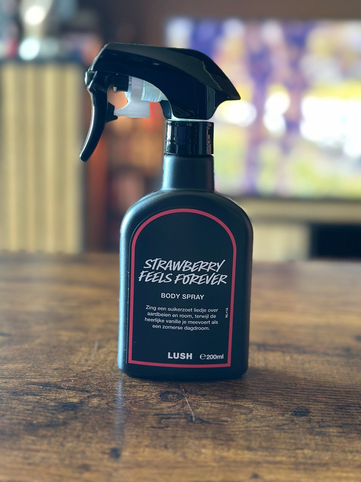 Lush Strawberry Feels Forever Body Spray - Zo goed als nieuw, Ophalen of Verzenden, Zo goed als nieuw, Deodorant of Bodyspray