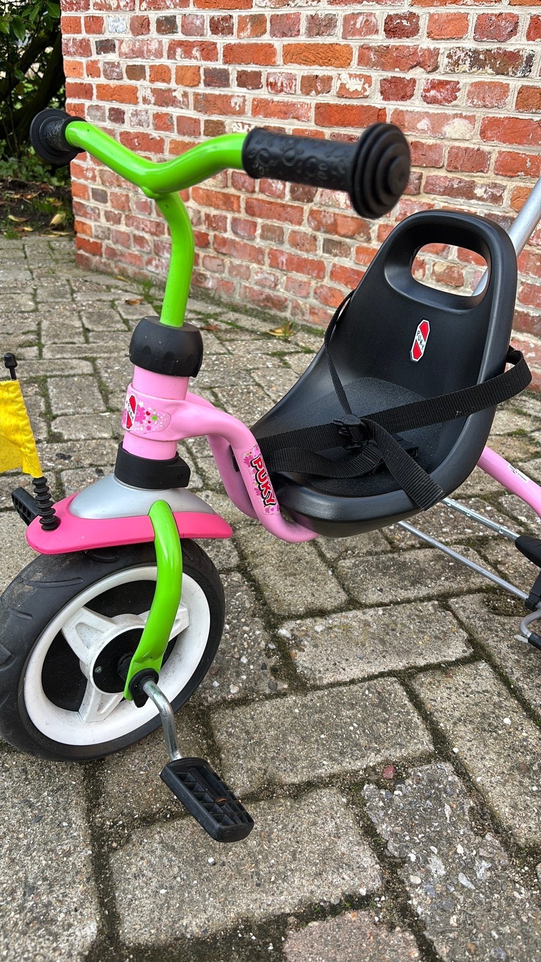 Puky driewieler roze/groen met duwstang, Fietsen en Brommers, Ophalen, Gebruikt, Terugtraprem, Minder dan 16 inch