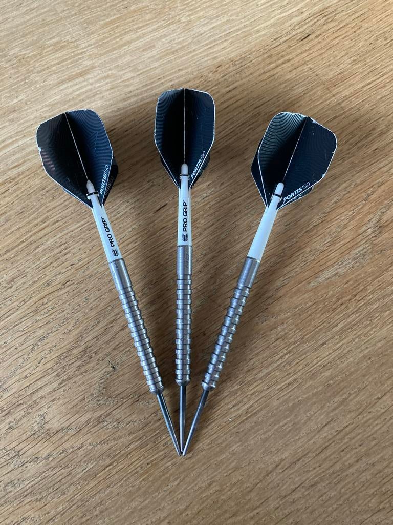 Red Dragon Darts 22g met Bulls Dartcase, Ophalen, Zo goed als nieuw, Pijlen
