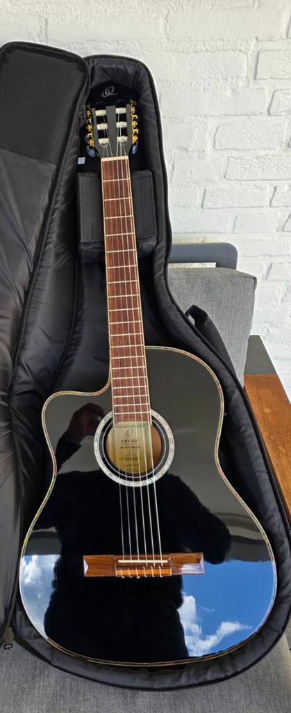 Ortega Guitars RCE145LBK + Ortega MagusPro/G voorversterker., Muziek en Instrumenten, Ophalen of Verzenden