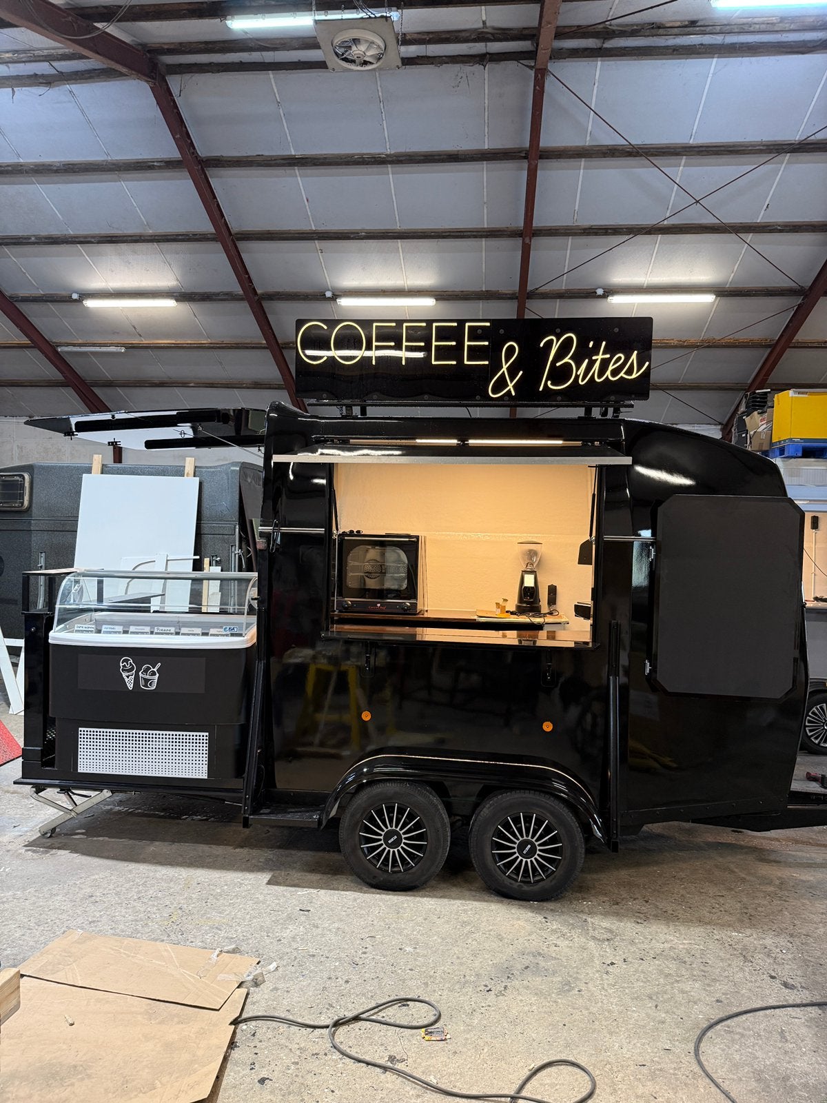Foodtruck met uitbouw, veel luxe extra’s, 3x gebruikt!!, Ophalen, Gptrailers, Info@gptrailers.nl, 8801JB