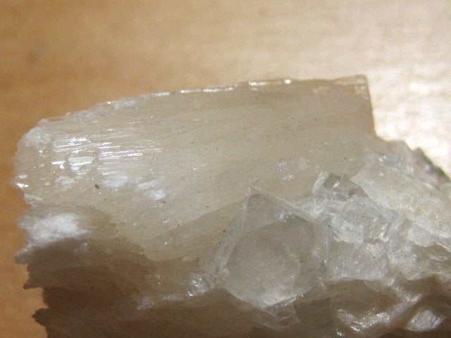 min. ruwe edelsteen STILBIET (1), Verzenden, Mineraal