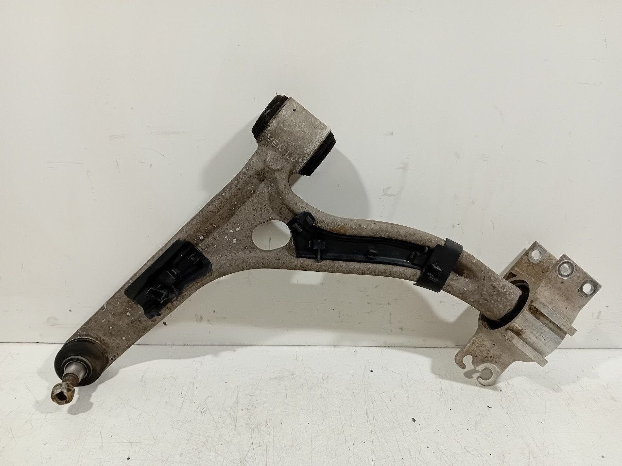Draagarm links voor Mercedes-Benz CLA, Onderdelen@venauto.nl, Van der Ven Autorecycling B.V., Gebruikt, Ettenseweg 76, 4706 PB Roosendaal, The Netherlands