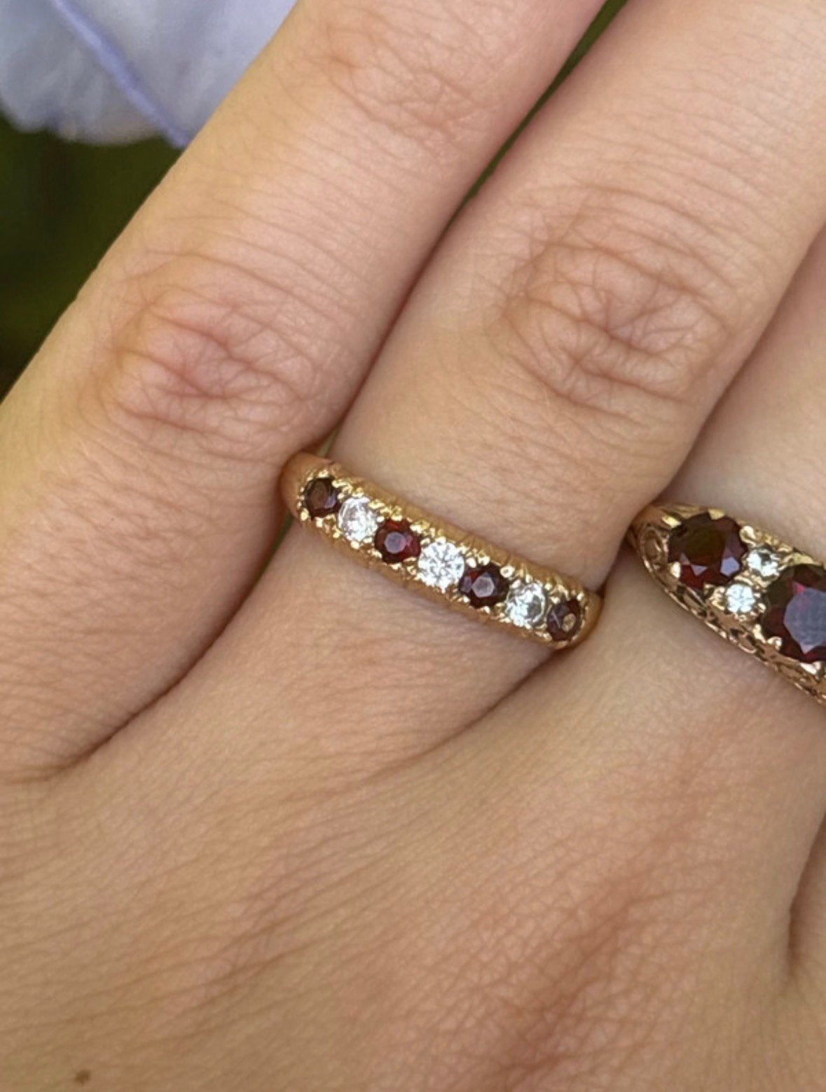 9 karaat gouden half eternity ring met rode steentjes, Ophalen of Verzenden, Zo goed als nieuw, 17 tot 18, Dame