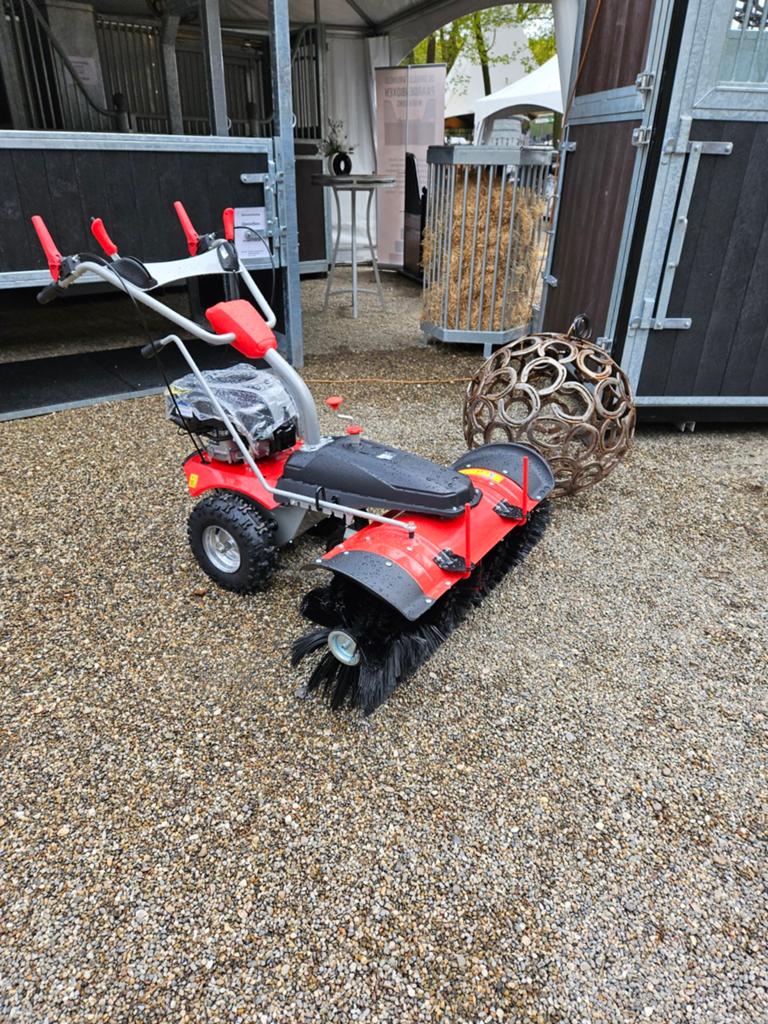 NIEUWE VEEGMACHINE. S MET BS MOTOR VAN 80 CM EN 100 CM BR, Ophalen of Verzenden, Nieuw, Licht