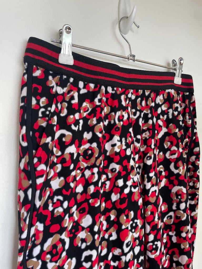 Studio Anneloes Floor animal print broek S rood travelstof, Kleding | Dames, Studio Anneloes, Ophalen of Verzenden, Zo goed als nieuw