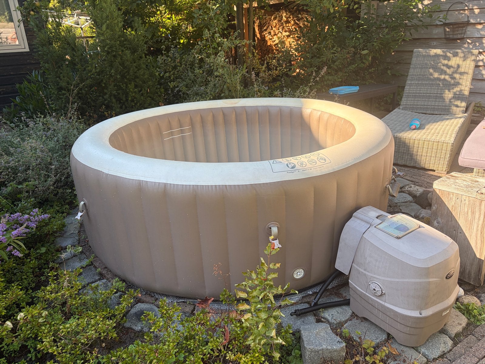 Intex Opblaasbare Jacuzzi met Pomp, Tuin en Terras, Bubbelbaden en Hottubs, Ophalen, Gebruikt, Pomp, Opblaasbaar