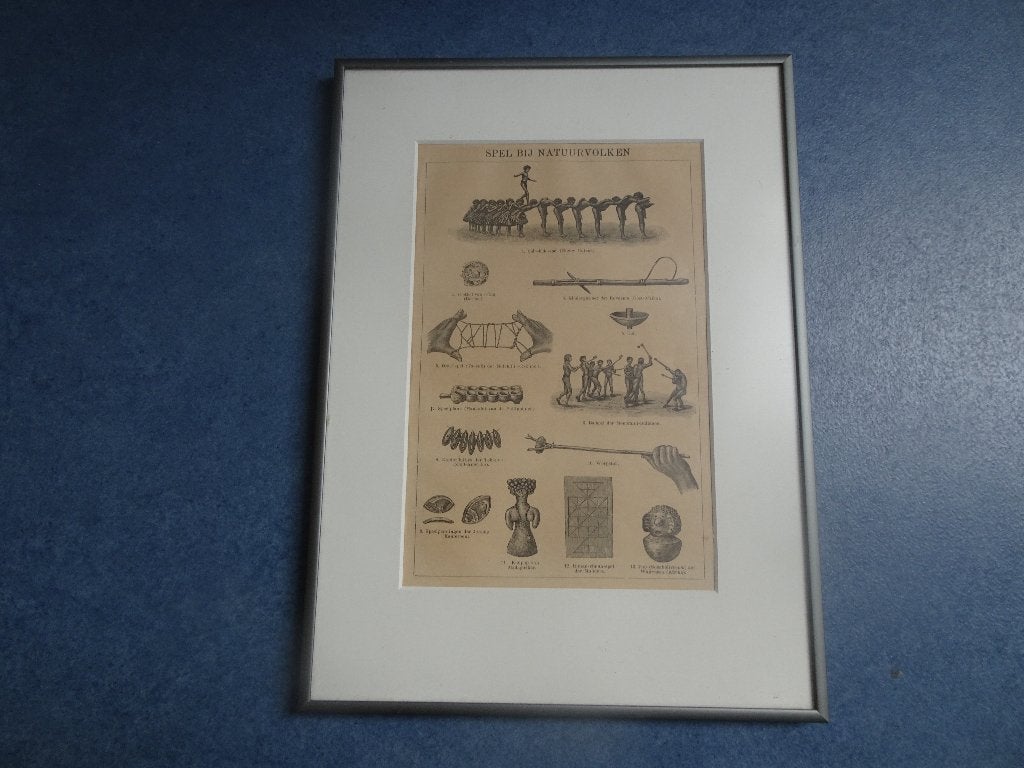 Prent 'Spel bij natuurvolken', Verzamelen, Foto's en Prenten, Ophalen of Verzenden, Zo goed als nieuw, Voor 1940, Prent
